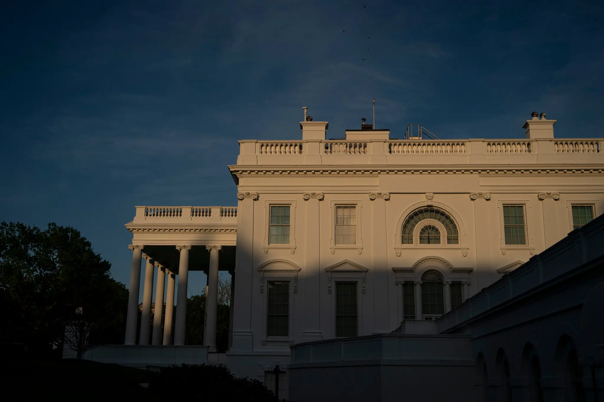 100 днів самотності: як стратегія «America First» Трампа перекроює світовий порядок та впливає на Україну